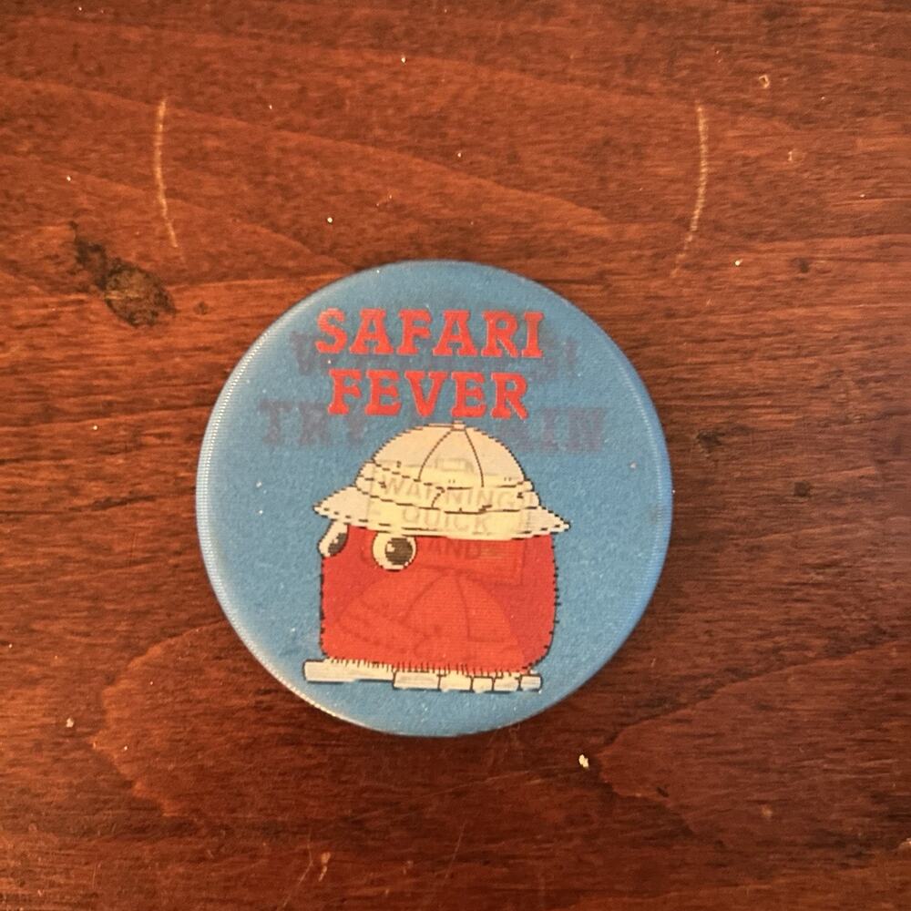 Vintage Lenticular Pin Button Safari Fever Cartoon Quicksand Retro Red Blue